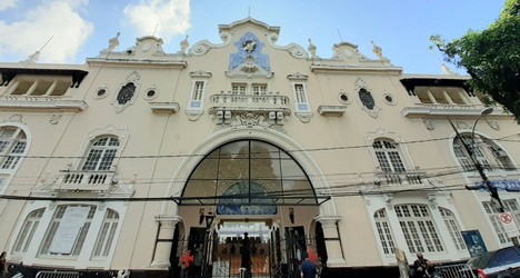 Torcedores do Vasco se manifestam em frente à social de São Januário
