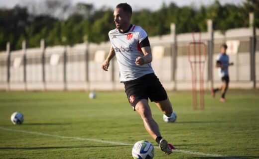 Serginho em treino do Vasco