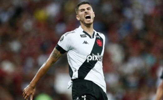 Pedro Raul em jogo contra o Flamengo