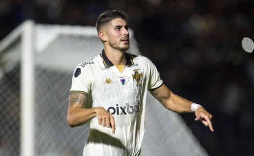 Pedro Raul comemorando gol contra o Bangu