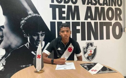 Kaique assina contrato de formação com o Vasco