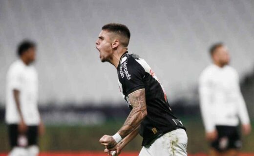 Gabriel Pec em jogo contra o Corinthians