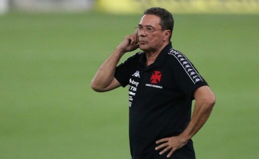 Vanderlei Luxemburgo comandando o Vasco