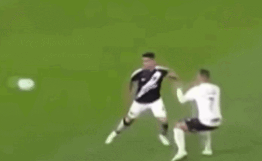 Carabajal na partida contra o Corinthians