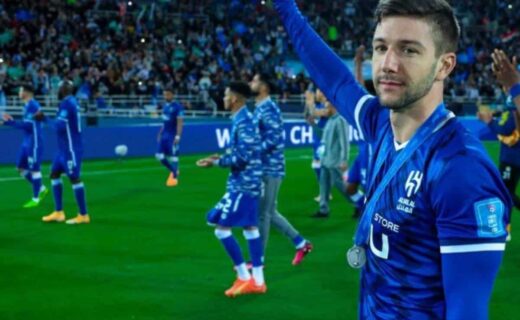 Luciano Vietto com a camisa do Al-Hilal, da Arábia Saudita