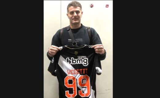 Pablo Vegetti com a camisa 99 do Vasco