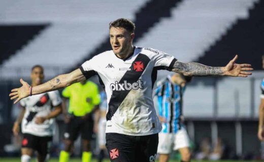 Vegetti em ação pelo Vasco contra o Grêmio