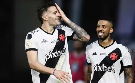 Vegetti, do Vasco, comemora gol contra o Grêmio