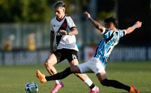 Luca Orellano em jogo contra o Grêmio