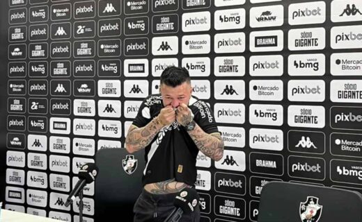 Rossi durante apresentação pelo Vasco