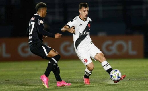 Lucas Piton em ação pelo Vasco contra o Red Bull Bragantino