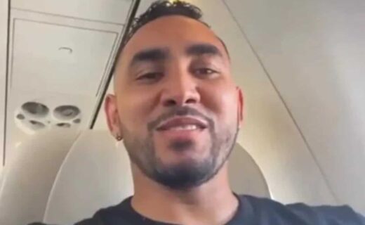 Dimitri Payet em avião a caminho do Brasil