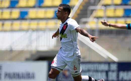 Matheus Julião em campo pelo Sub-20 do Vasco