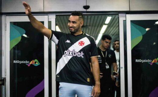 Payet chega ao Rio de Janeiro