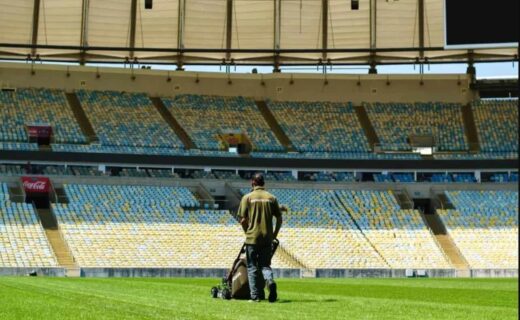 Gramado do Maracanã recebe cuidados