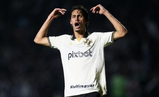 Marlon Gomes comemora gol contra o Náutico