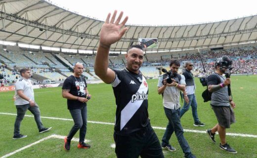 Payet no gramado do Maracanã
