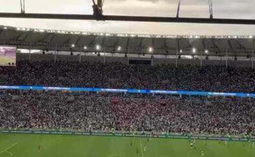 Torcida do Vasco no Maracanã no jogo contra o Atlético-MG