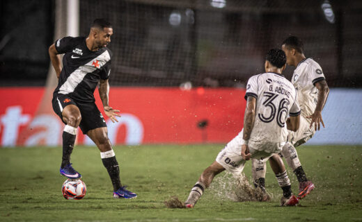Paulo Henrique ganha vaga entre titulares e Thiago Mendes pode ficar fora