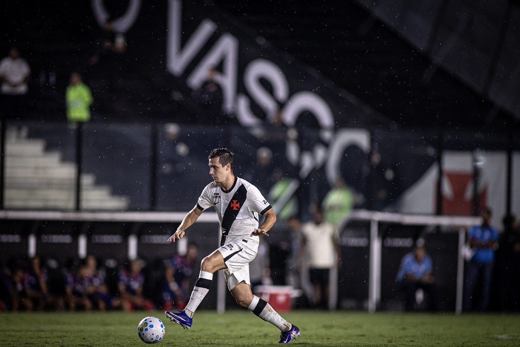 Puma Rodríguez é escalado como titular no clássico, e Lucas Piton inicia no banco