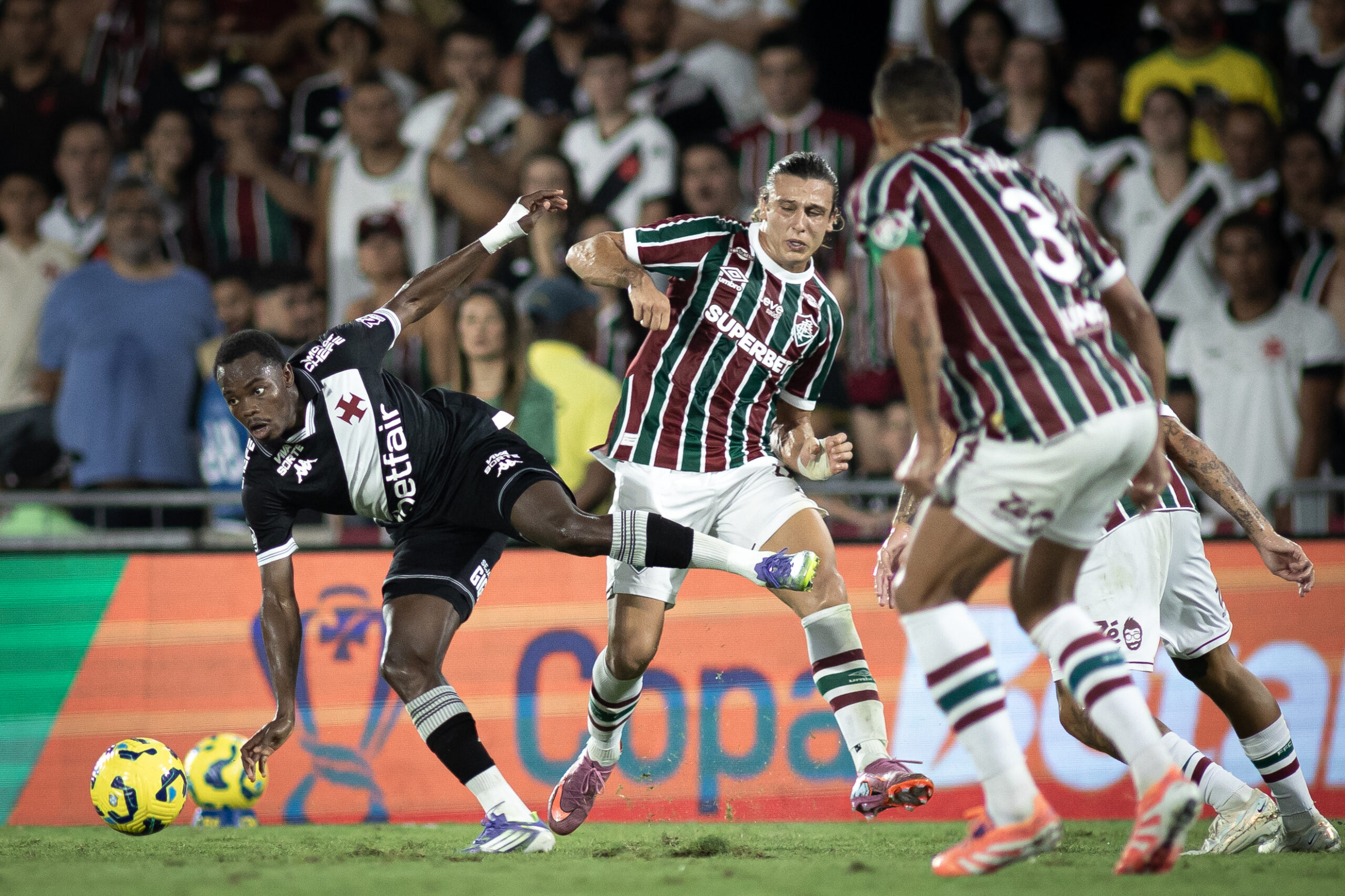 Fluminense planeja escalar time completo diante do Vasco