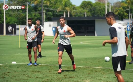 Bruno Lopes participa de treino com o time principal na quinta-feira