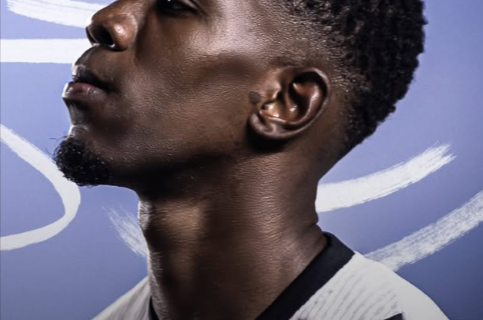 Zagueiro Carlos Cuesta recebe felicitações do Vasco no aniversário nesta segunda-feira