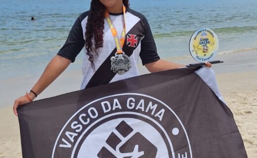 Luiza Loureiro conquista 2ª posição na prova Tubarões de Itaipu em Niterói, nas Maratonas Aquáticas
