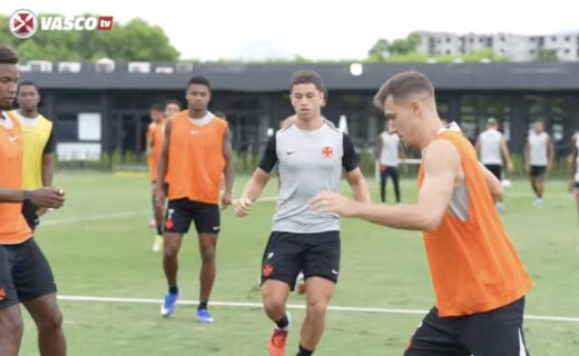 Breno Lopes mantém rotina de treinos com o elenco principal