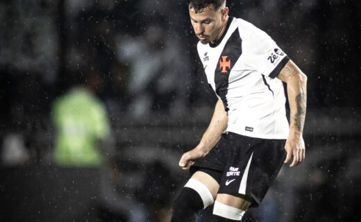 Renato Gaúcho promove mudanças e aposta em jogadores menos utilizados no elenco