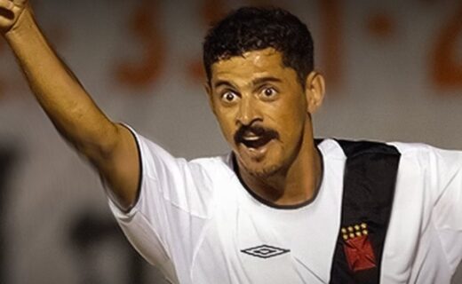 Valdir Bigode recebe felicitações do Vasco em seu aniversário