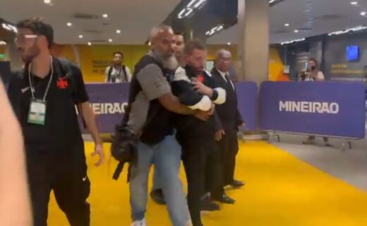 Pedrinho critica árbitro por marcação de dois pênaltis