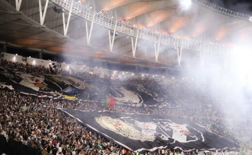 Ingressos esgotados para Vasco x Grêmio em São Januário