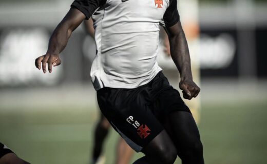 Vasco vence Olaria em jogo-treino com gols de Spinelli e Marino