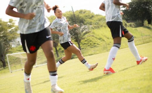 Vasco divulga imagens do aquecimento das atletas da base feminina