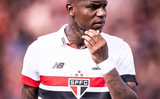 Arboleda, em disputa com o São Paulo, desperta interesse do Vasco na última janela