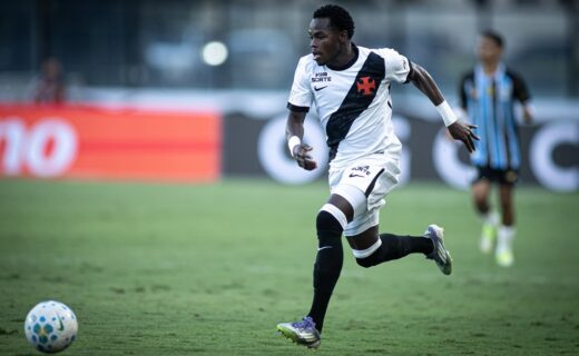 Comparativo de desempenho: Andrés Gómez versus outros atacantes