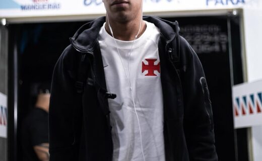 Confira imagens da chegada do time do Vasco ao estádio