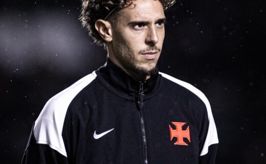 Nuno Moreira fica no banco pela primeira vez no Vasco e perde espaço com Renato Gaúcho