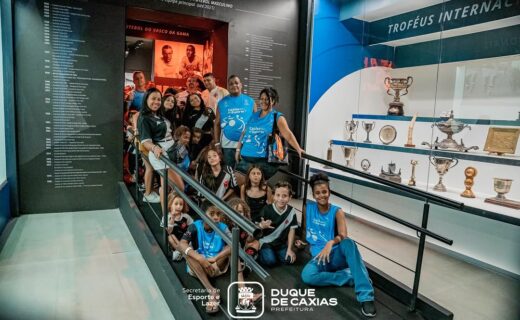 Visita de crianças de Duque de Caxias movimenta São Januário