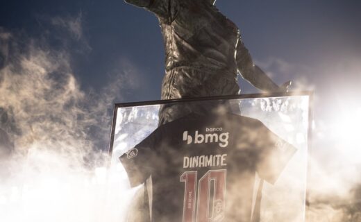 Vasco revela imagem da estátua de Roberto Dinamite antes do duelo com o São Paulo