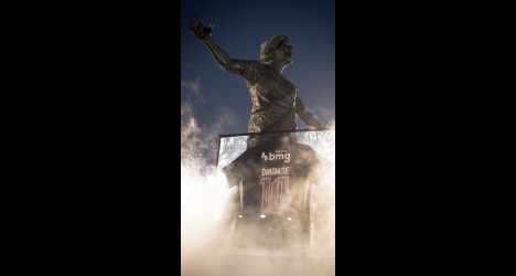 Rodrigo Dinamite se emociona com homenagens; assista ao vídeo