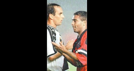 Clássico Vasco x Flamengo dos anos 90 é relembrado em vídeo com lances ‘quentes’