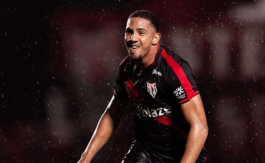 Athletico-PR: Léo Jacó recorda sua trajetória no Vasco