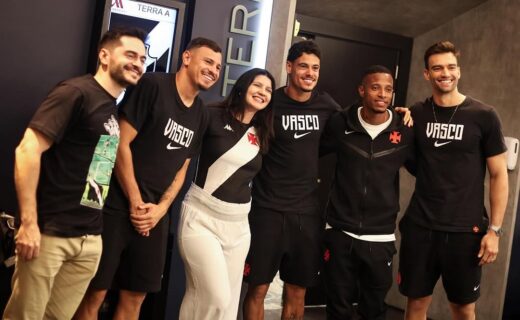 Elenco recebe visita de sócios em hotel de São Paulo; confira fotos e vídeo