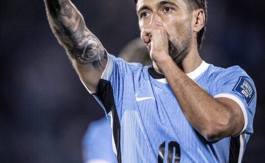 Arrascaeta sofre fratura na clavícula e ficará fora do clássico contra o Vasco no domingo