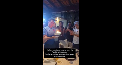 Flávio Bolsonaro celebra aniversário com ‘Casaca’ e compartilha vídeo da festa