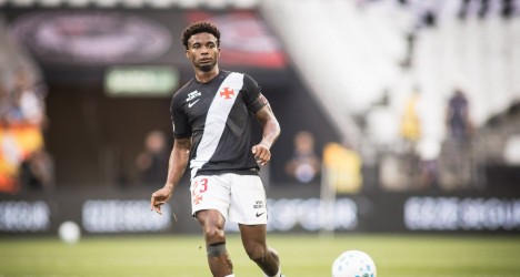 STJD absolve Thiago Mendes por críticas à arbitragem e jogador está liberado para enfrentar o Flamengo