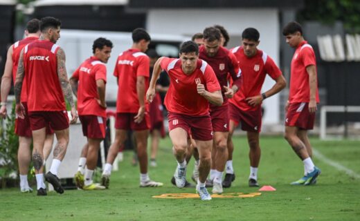 Estudiantes realiza treino no CT Moacyr Barbosa em preparação para duelo contra o Flamengo e agradece ao Vasco