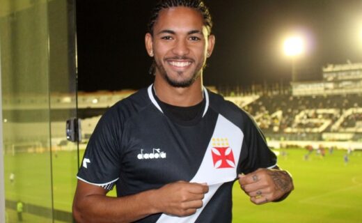Douglas Luiz conquista a Europa League com o Aston Villa